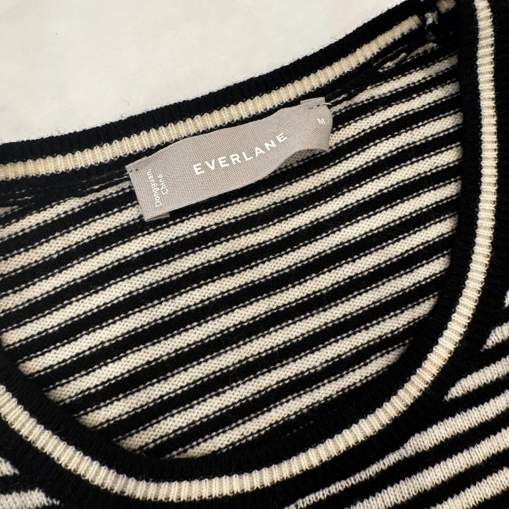 Everlane Black & White Striped Cashmere Crewneck Sweater Size M - Picture 2 of 4
